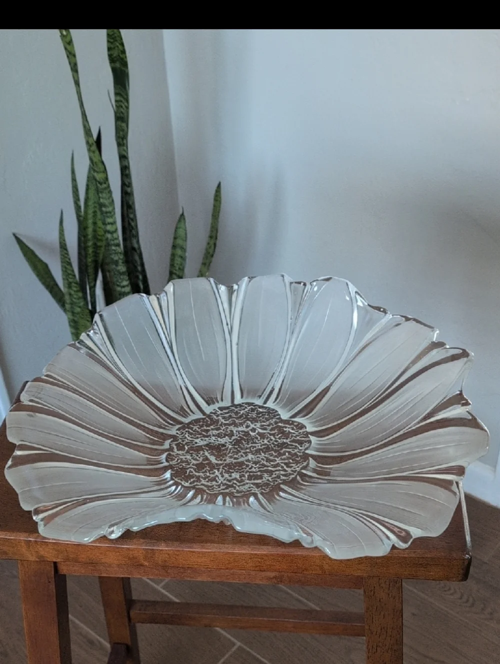 Mikasa 17" Sunflower Glass Bowl - Picture 4 of 9